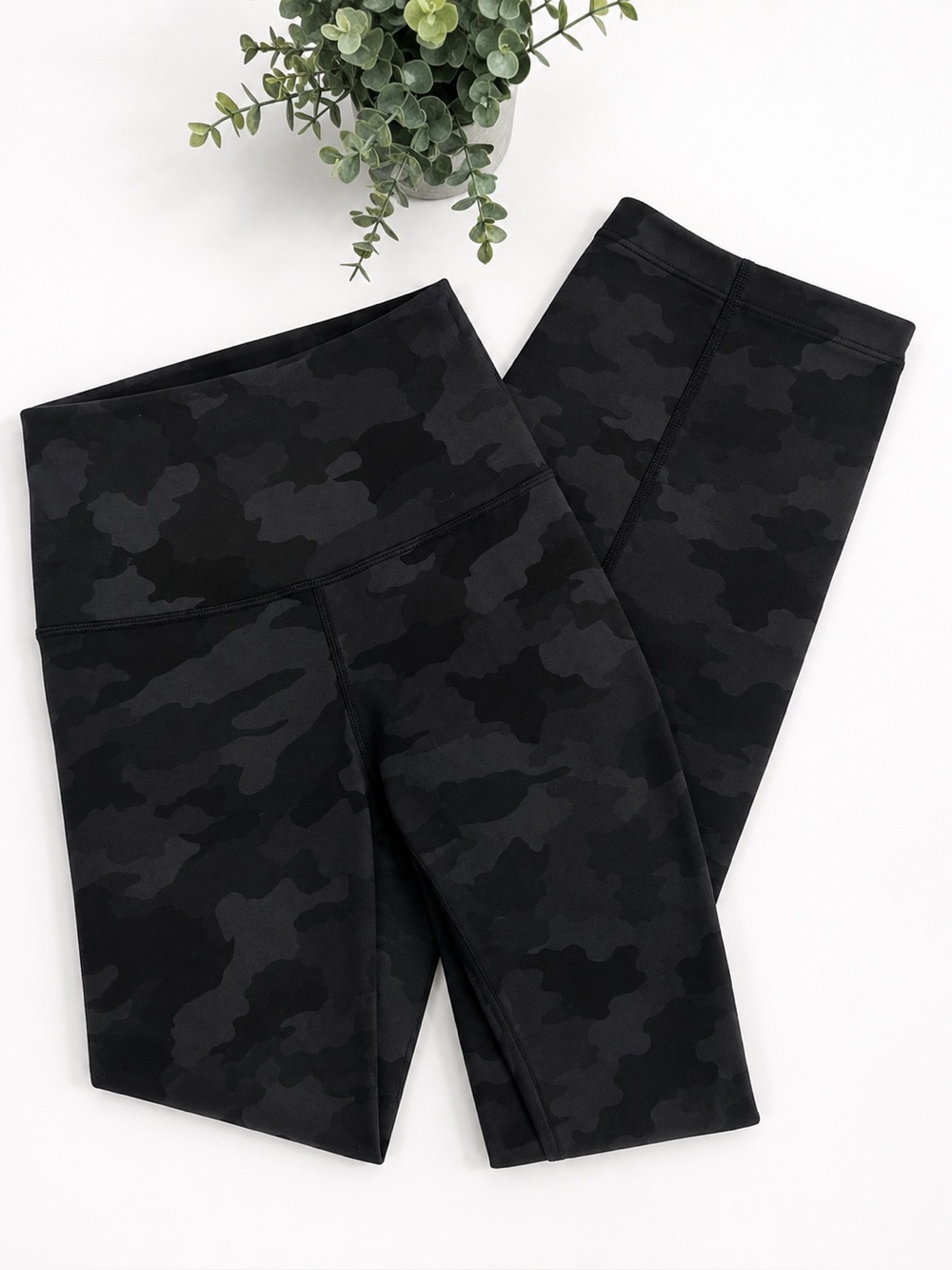 Lululemon Wunder Train High-Rise Crop 23"
Heritage 365 Camo Deep Coal Size 4